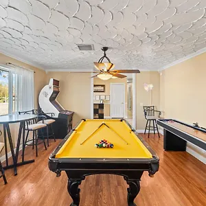 Spacious Desert Getaway! 1-story, 5br, 3 Master Suites, Casita, Pool, Ev, Game Holiday home